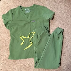 SOLD***Figs Fern Scrub Set